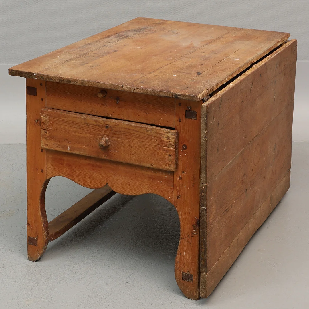 SLAGBORD, furu, allmoge, 1800-tal. — Tables — Ekenbergs Auktioner