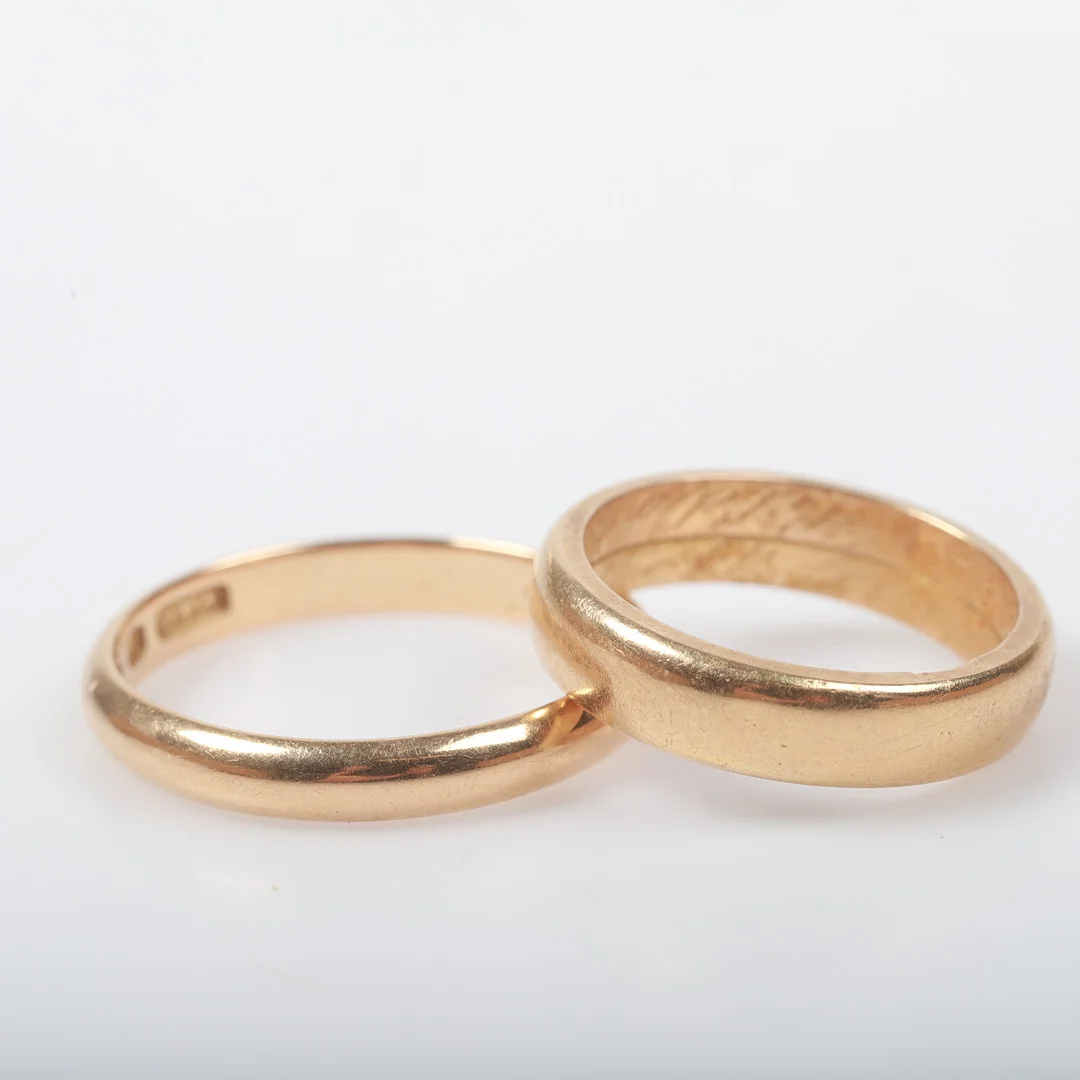 ALLIANSRINGAR, 2 stycken, 18 K guld. — Rings — Helsingborgs Auktionskammare