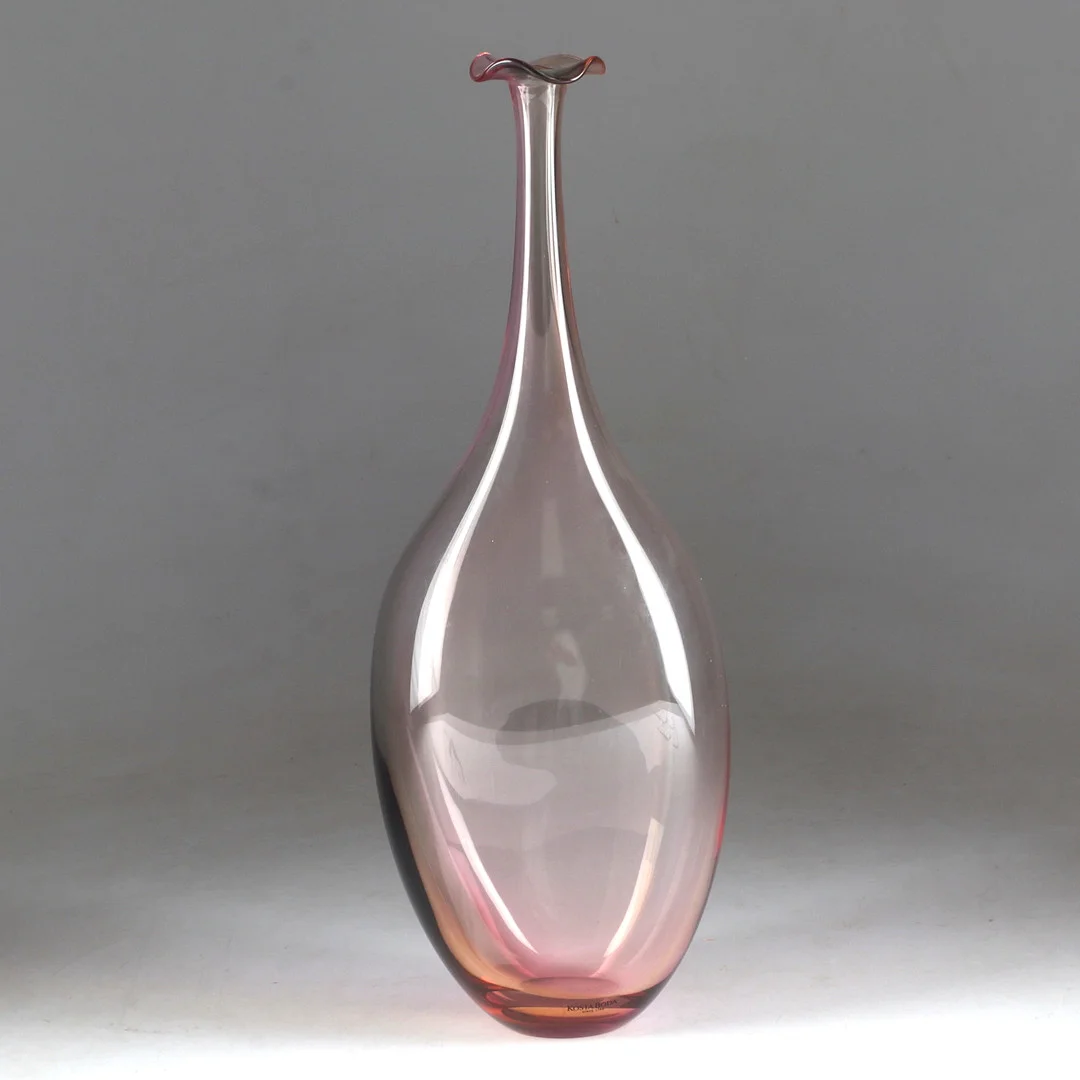 KJELL ENGMAN. Vas, "Fidji", glas, Kosta Boda, signerad. — Art glass — Stadsauktion Sundsvall
