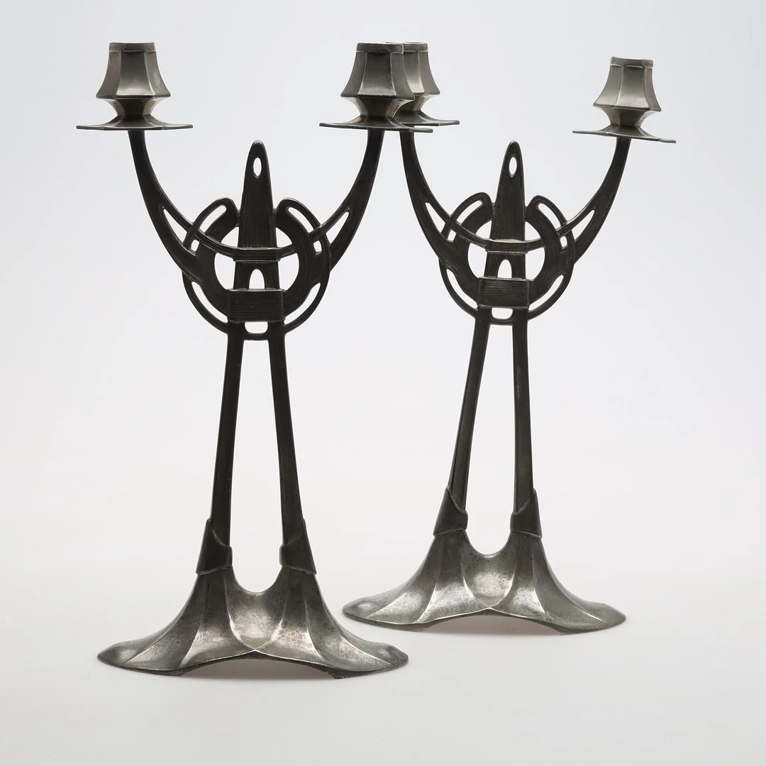 LJUSSTAKAR jugend 1 par metall. — Candlesticks — Höörs Auktionshall