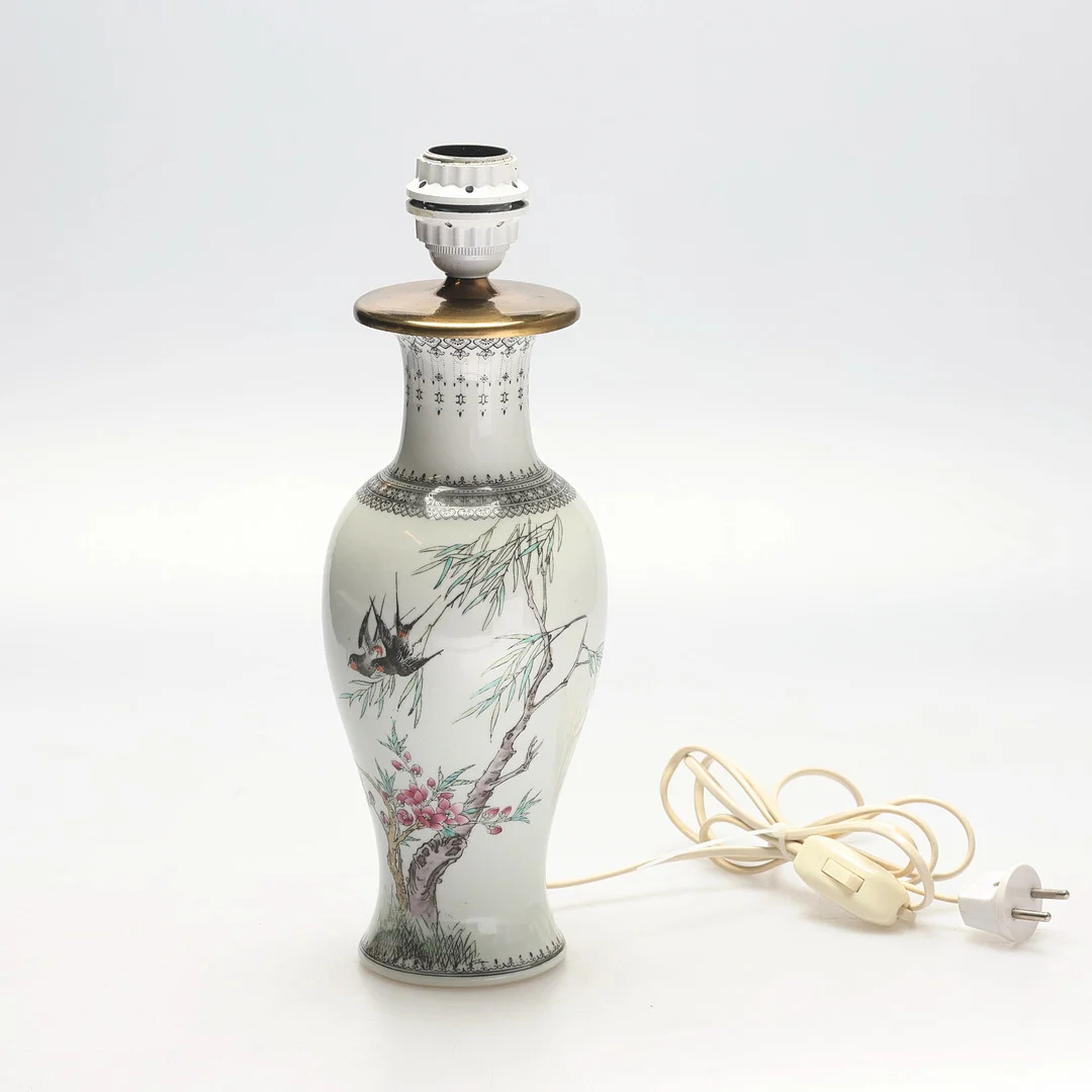 BORDSLAMPA, porslin, Kina, 1900-tal. — Table Lamps — Gomér & Andersson Jönköping