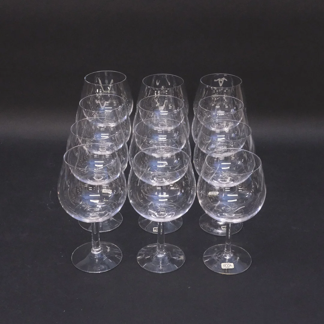 SIGNE PERSSON-MELIN. VINGLAS, "BOUQUET", BODA, 12 STYCKEN. — Utility glass — Björnssons Auktionskammare