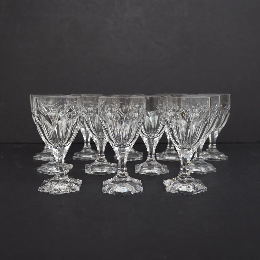 ELIS BERGH. VINGLAS, 12st, "Rosersberg" slipad kristall. — Utility glass — Falun Auktionsbyrå