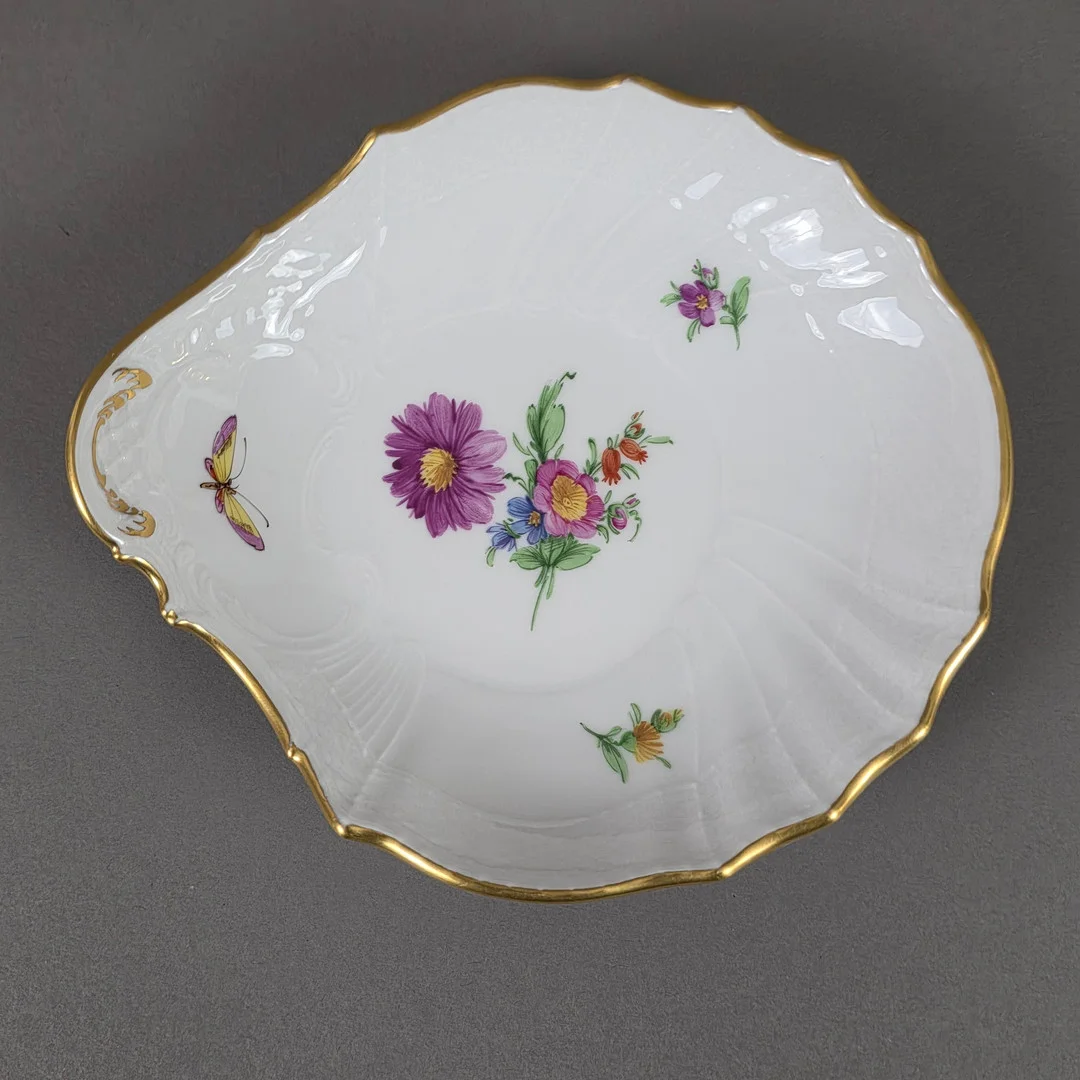 MUSCHELSCHALE - KPM, Berlin, Porzellan mit Reliefdekor. — European — Auktionshaus Blank