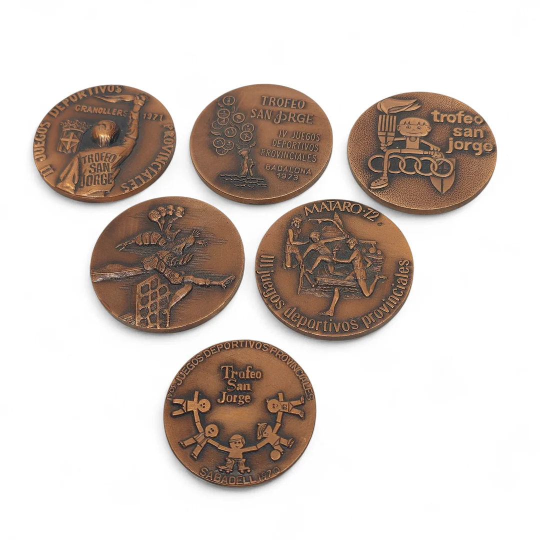 Seis monedas de eventos deportivos de la década de los 70. — Orders & Medals — Arce Auctions