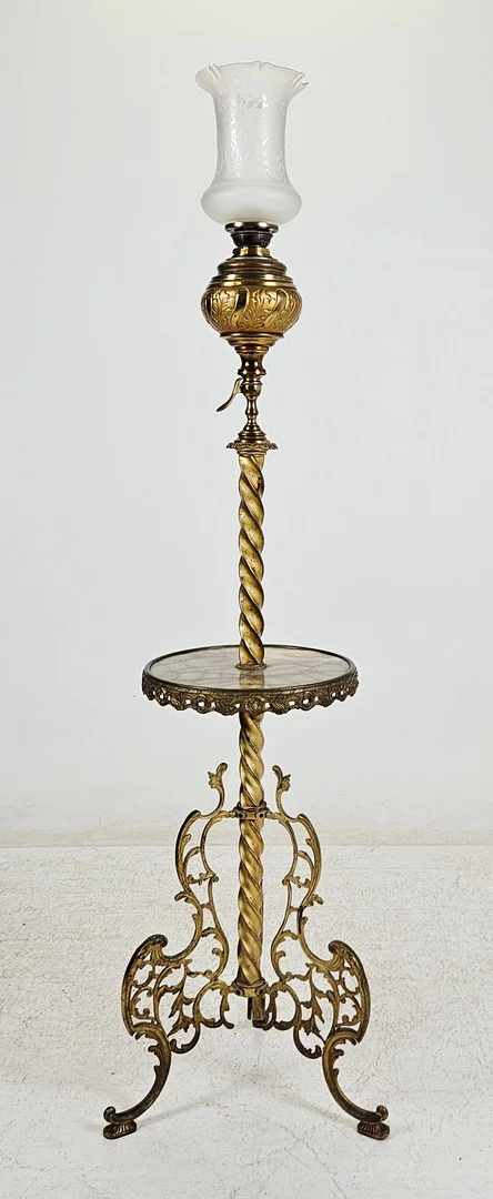 GOLVFOTOGENLAMPA, gulmetall och sten, omkring år 1900. — Floor lights — Auktionshuset Thörner & Ek