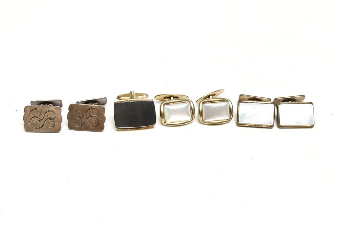 MANSCHETTKNAPPAR, 7 st, varav 2 st silver. — Cufflinks & Tie Pins — Kalmar Auktionsverk