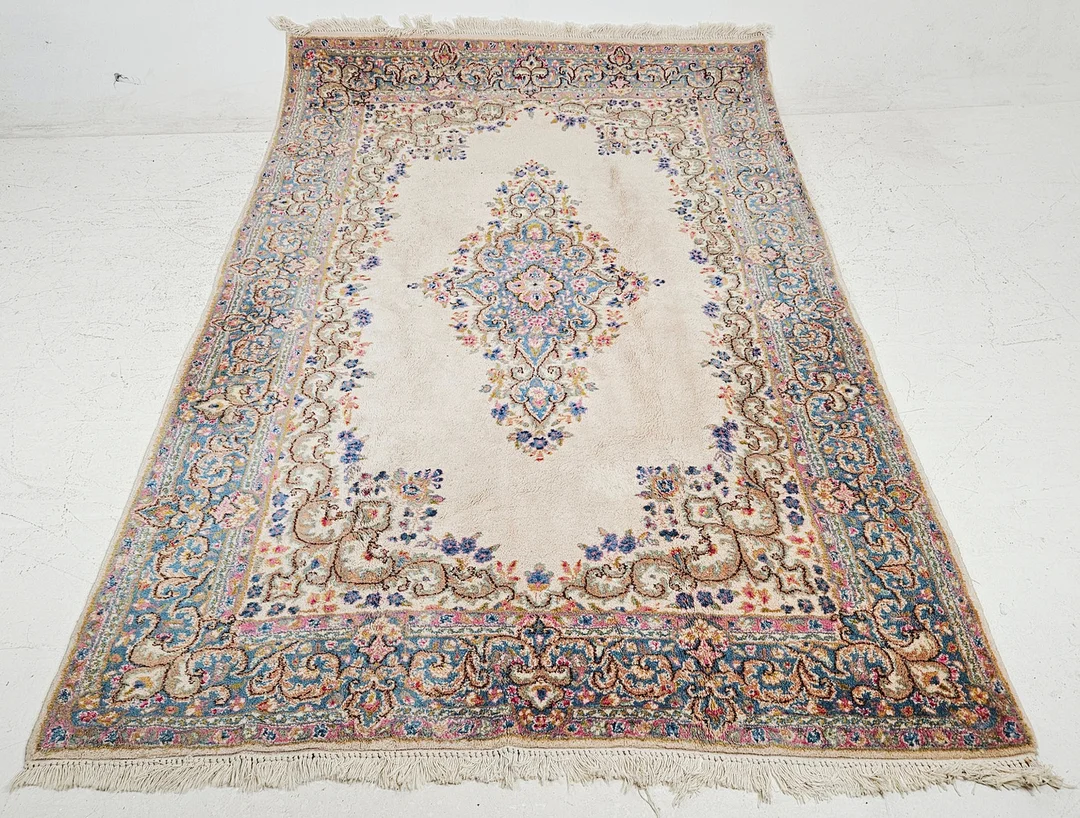 MATTA, orientalisk, Kirman, ca. 270x176 cm. — Persian Carpets & Textiles — Auktionshuset Thörner & Ek