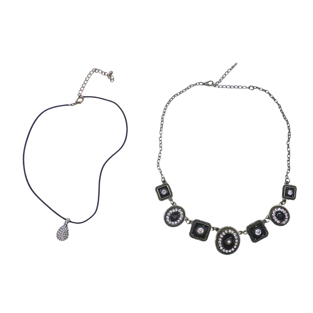 2ER-SET HALSKETTEN MIT ANHÄNGERN UND SCHMUCKELEMENTEN. — Jewellery — Auktionshaus Stuber's Hammerschlag