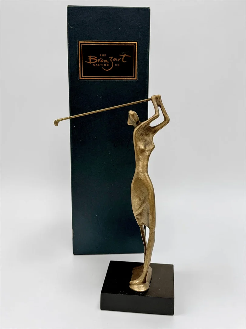 A BRONZART CASTING COMPANY BRONZE SCULPTURE OF A GOLFER. — Sculptures & Bronzes — Griffin’s Auctioneers
