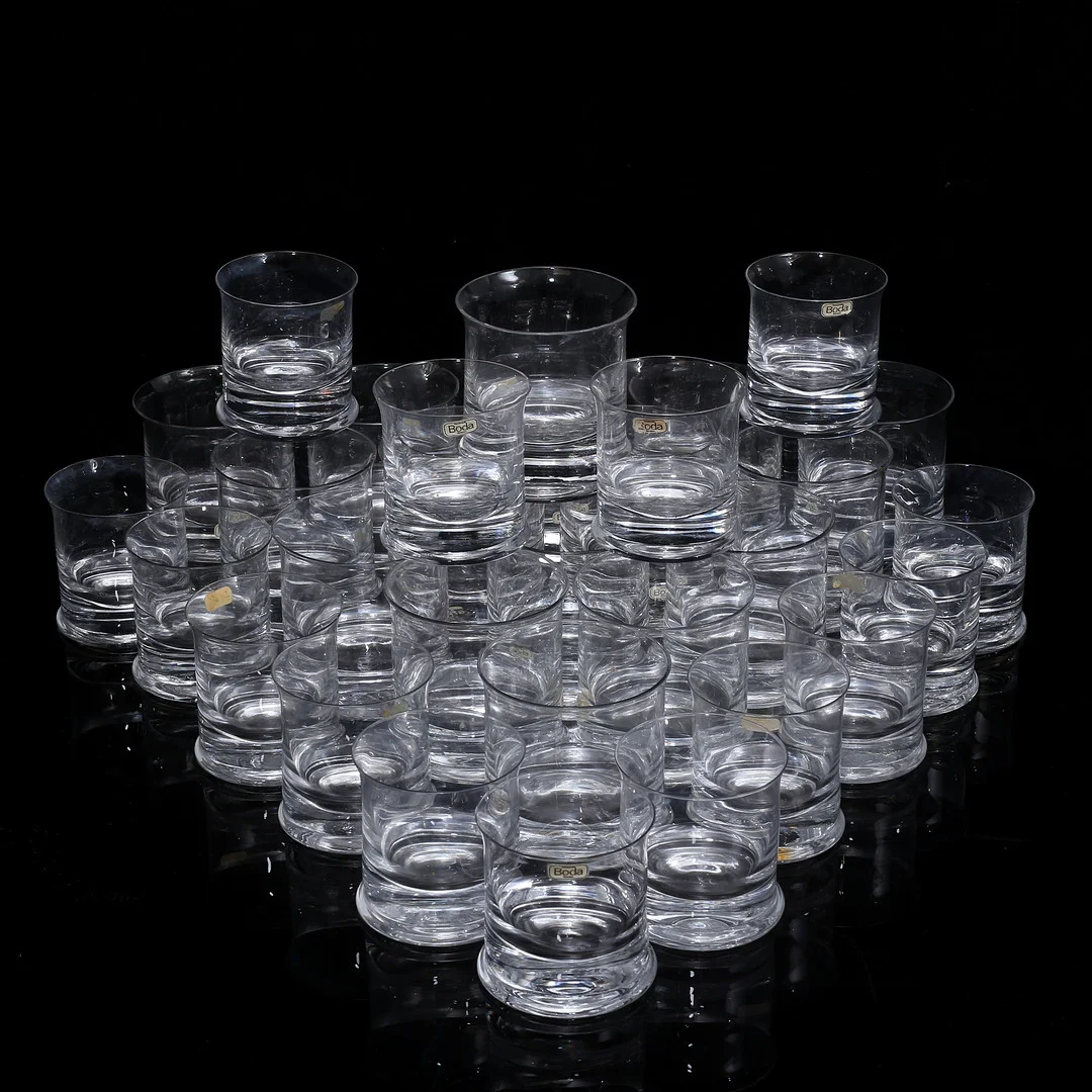 SIGNE PERSSON-MELIN. glas, 31 st, "Flagg", Boda. — Utility glass — Auktionshuset Thelin & Johansson