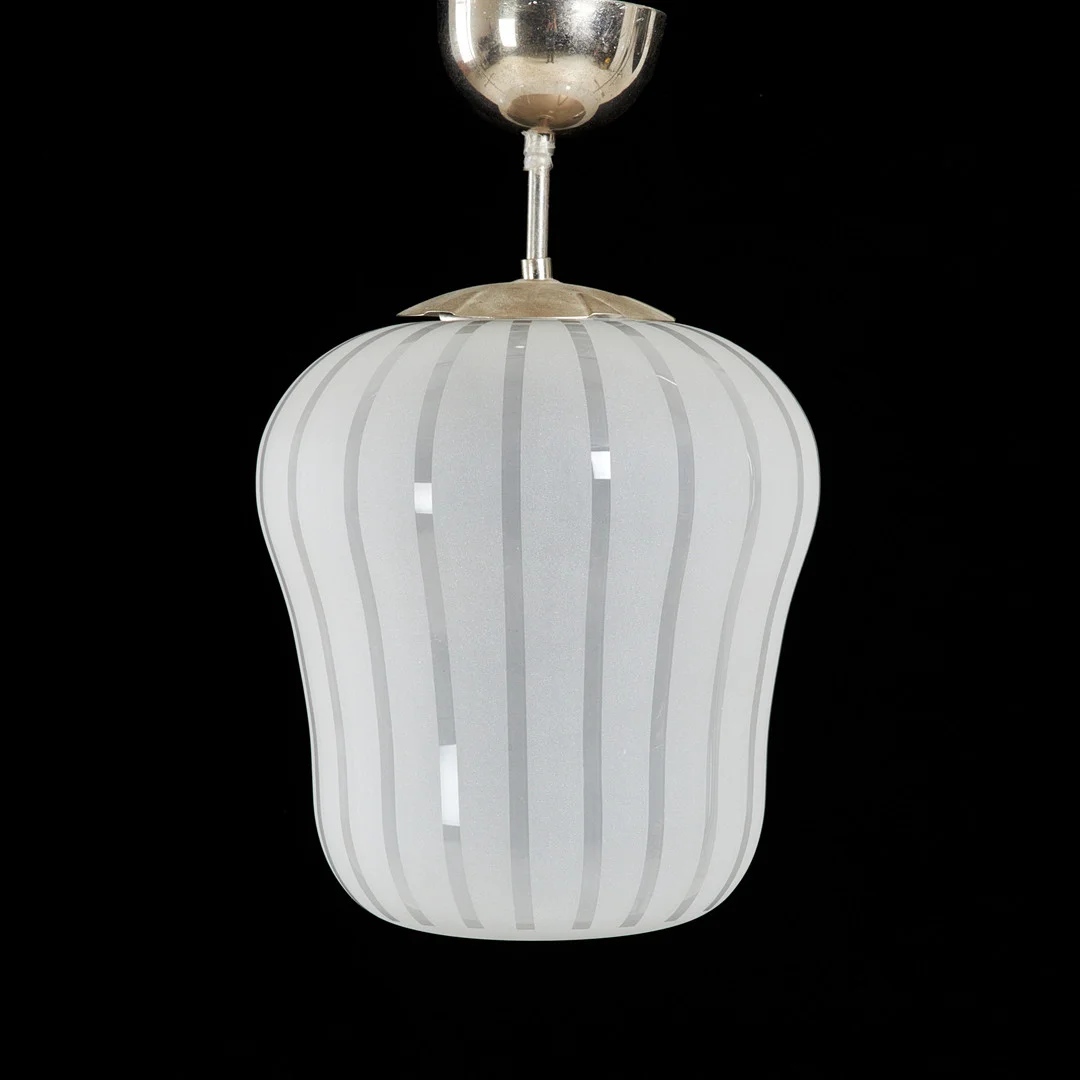 TAKLAMPA, 1930/40-tal, funkis, randat och frostat glas, fäste i kromad metall. — Ceiling lights — Stockholms Auktionsverk Sickla