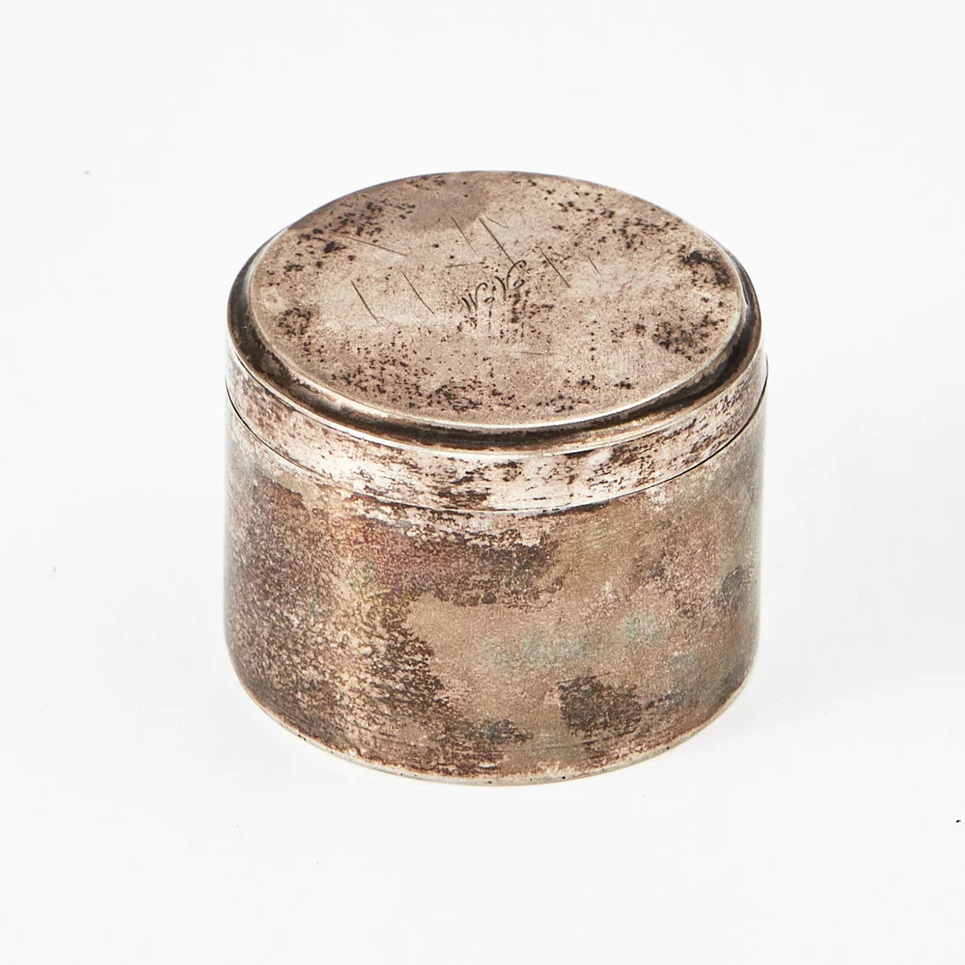 DOSA med lock, silver, Wilhelm Fahlström Helsingfors 1818-1828. — Silver — Stockholms Auktionsverk Magasin 5