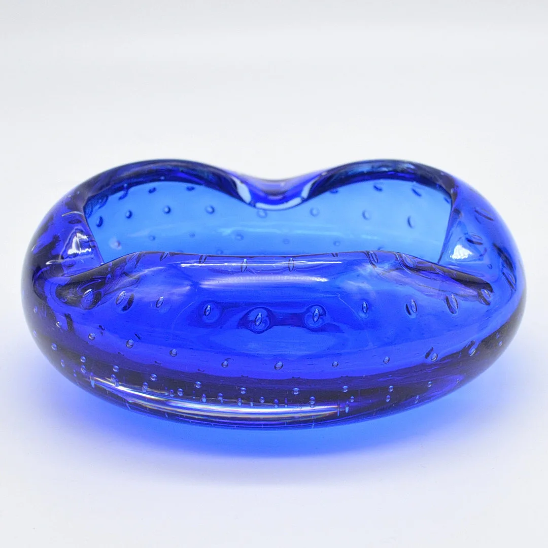 SKANDINAVISCHE DESIGNERSCHALE, MEHRFACHES GLAS, LUFTEINSCHLÜSSE, UM 1960ER JAHRE. — Art glass — Kunst- und Auktionshaus Kleinhenz