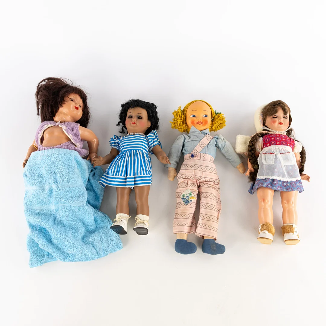 DOCKOR, 4 st, 1950/60-tal. — Dolls & Teddybears — Karljohan Auktioner