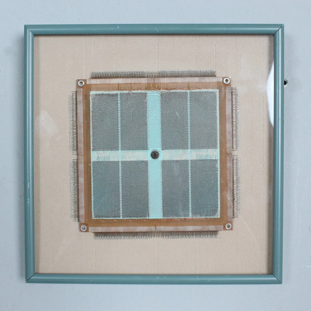 UNBEKANNTER KÜNSTLER. Magnetkernspeicher auf Platte um 1960. — Paintings — Stockholms Auktionsverk Düsseldorf/Neuss