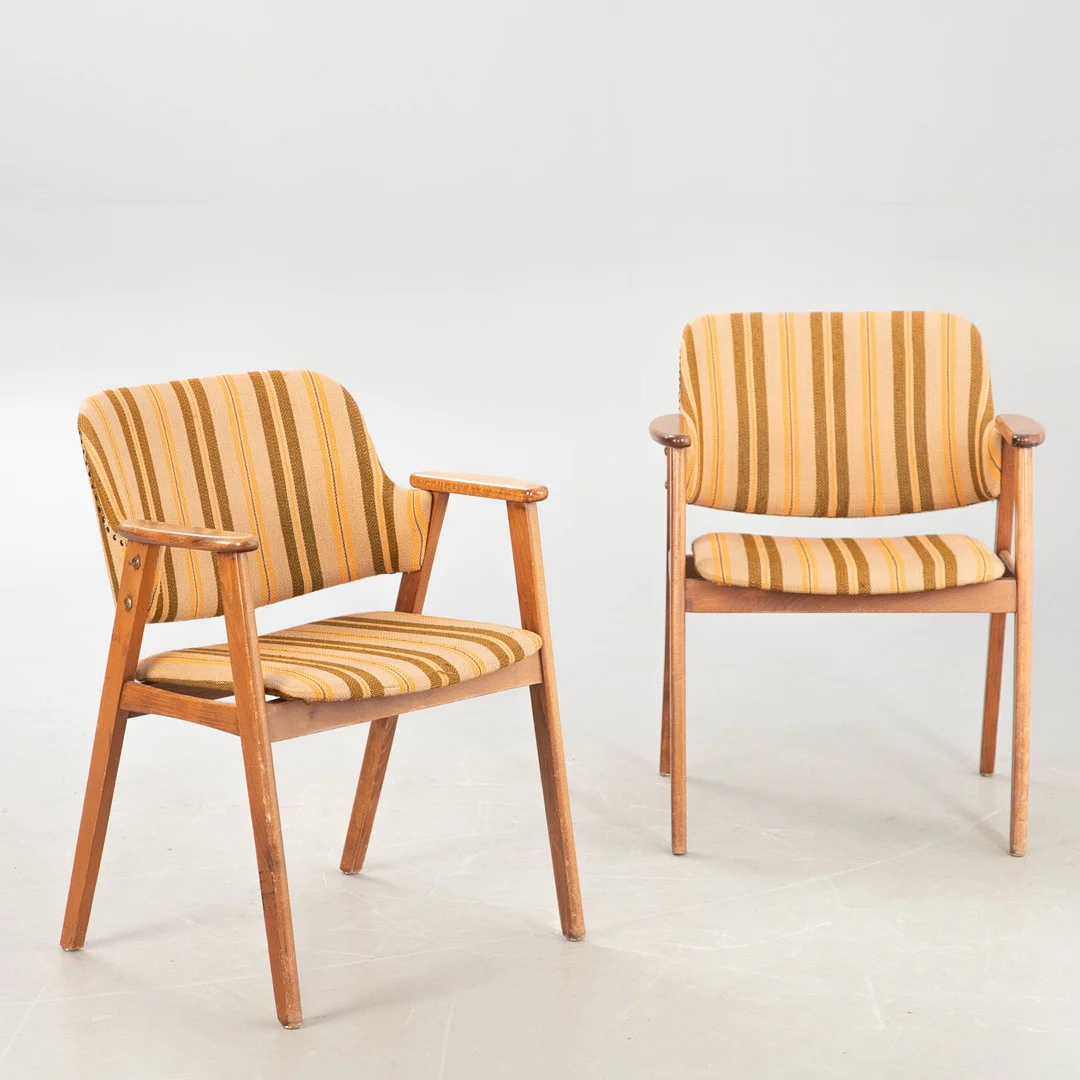 Zwei Armlehnstühle, 1950er Jahre (2). — Armchairs & Chairs — Stockholms Auktionsverk Hamburg