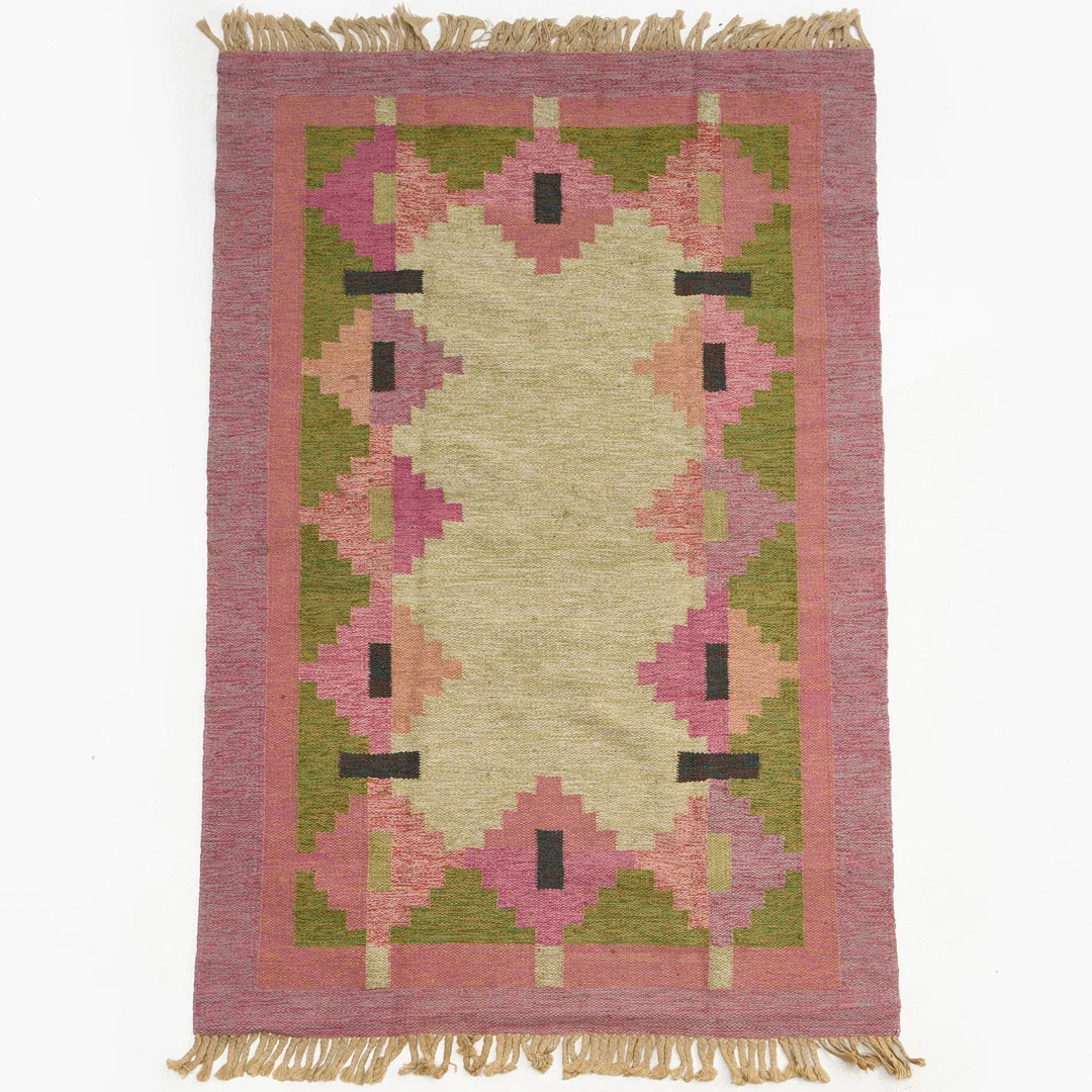 MATTA, röllakan, Sverige, 1900-tal, ca 207 x 136 cm. — European Carpets & Textiles — Crafoord Auktioner Stockholm