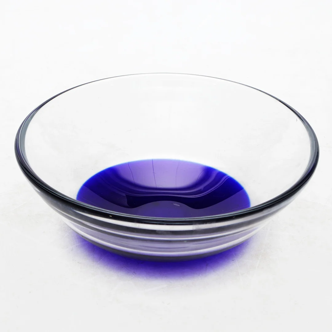 LEIF PERSSON. SKÅLFAT, glas, Studioglas Strömbergshyttan, signerat. — Art glass — Kalmar Auktionsverk
