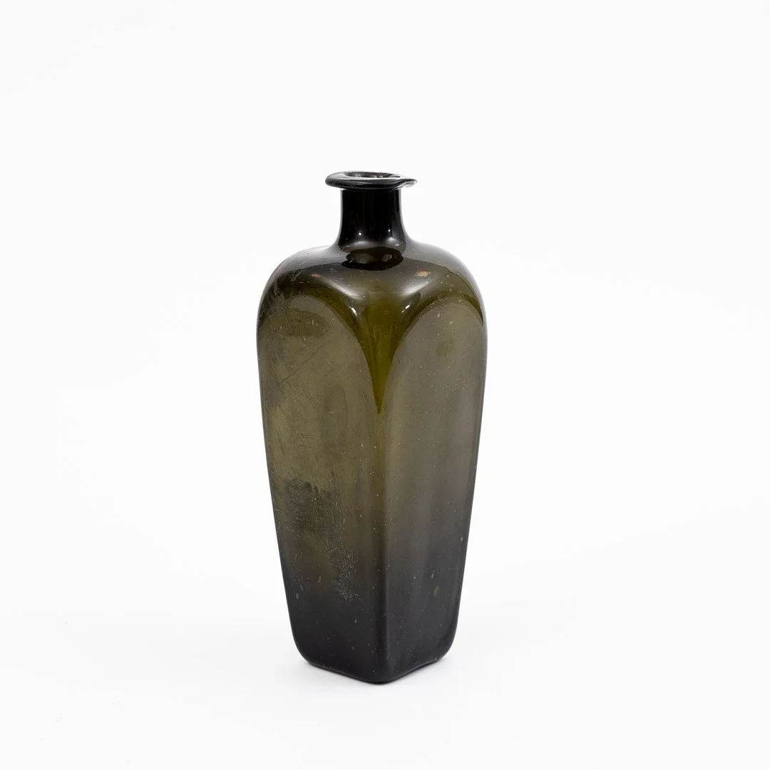 GIN/OLJEFLASKA, sannolikt Holland, glas, 1700-tal. — Utility glass — Auktionshuset Kolonn