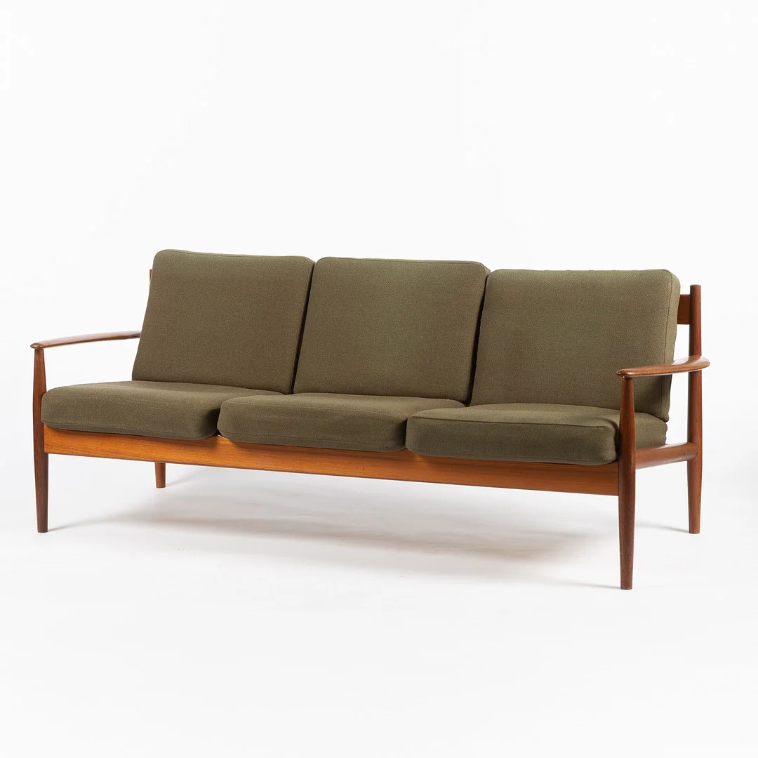 GRETE JALK. Soffa, 3-sits modell "118", teak, France & Son, Danmark, formgiven 1958. — Sofas & Seatings — Stockholms Auktionsverk Helsingborg
