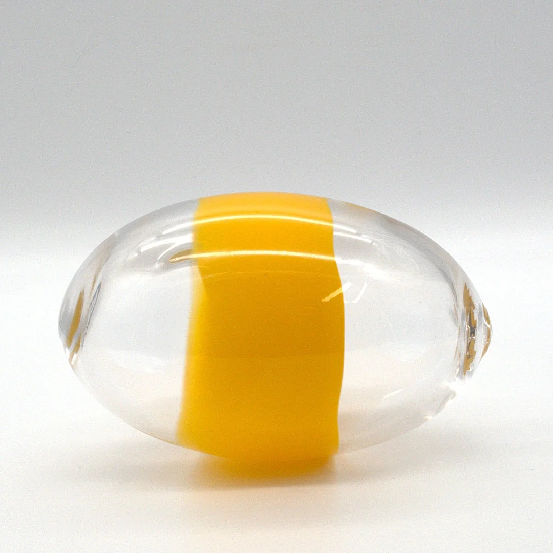 GLASEI MIT GELBEM STREIFEN UND SIGNATUR MIT DATUM VENINI 1988. — Art glass — Kunst- und Auktionshaus Kleinhenz