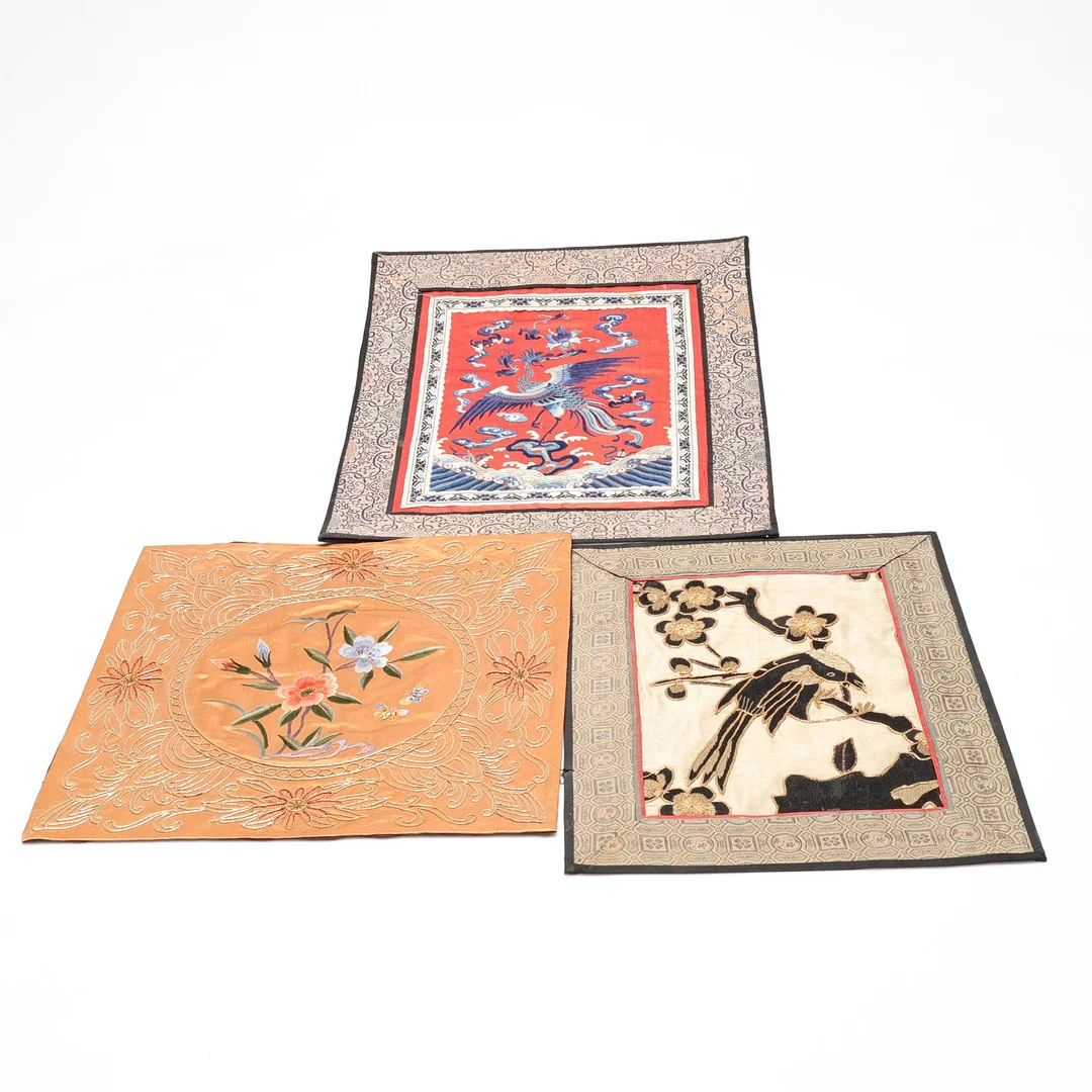DUKAR, 3 st, Kina, 1900-tal. — Textiles — Gomér & Andersson Linköping