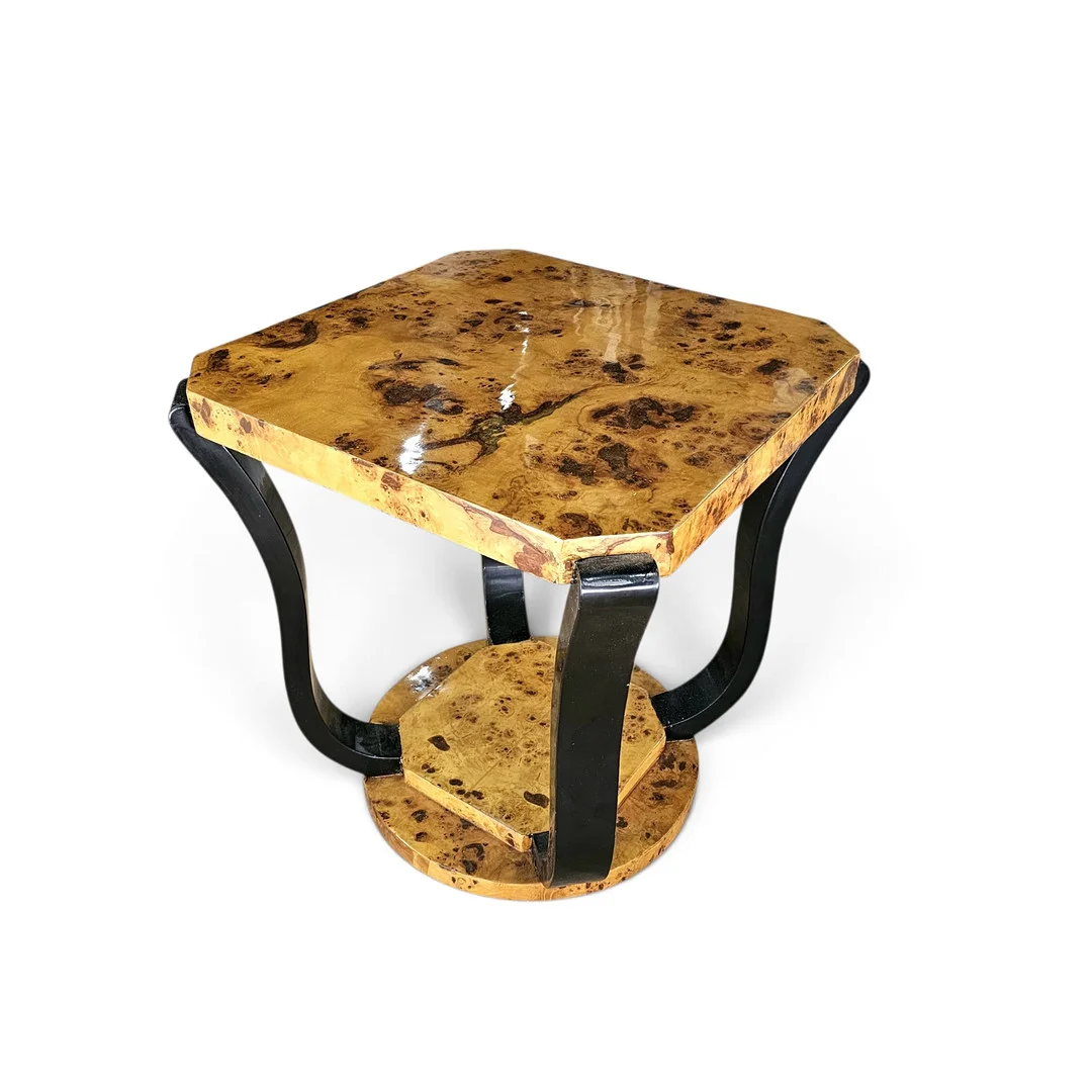 Mesa estilo Art Decó cuadrada en madera de raíz. — Tables — Arce Auctions