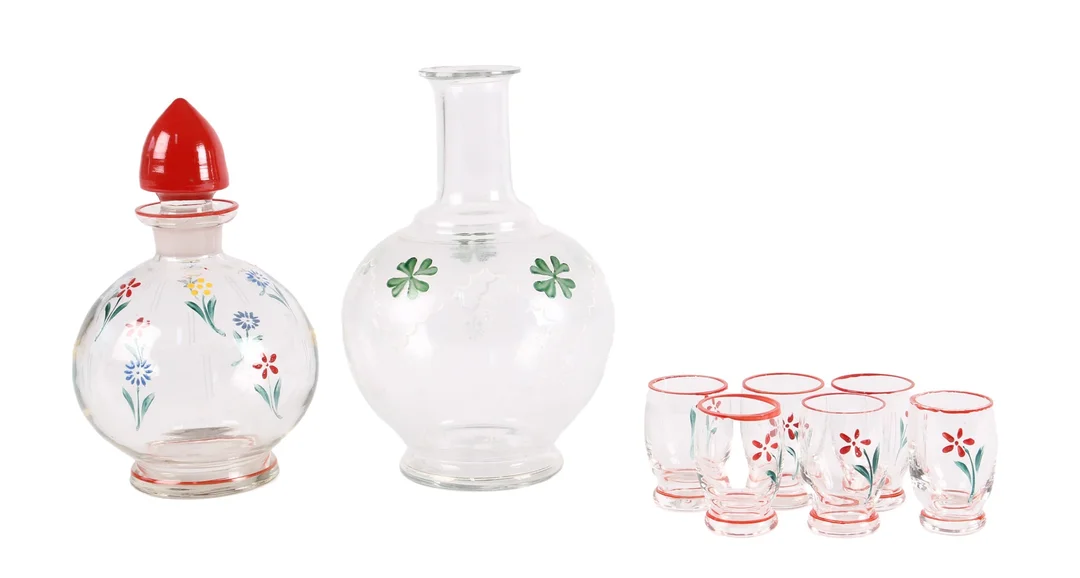 Carafes and glasses with enamel decoration (8) — Glass, porcelain and ceramics/Other glass, porcelain and ceramics — Lauritz