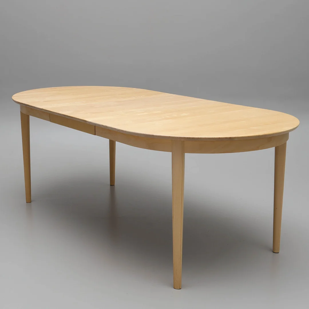 CARL MALMSTEN. Matbord, stavlimmad björk, "Vardags", Stolab, 2007. — Dining tables — Auktionsmagasinet Vänersborg