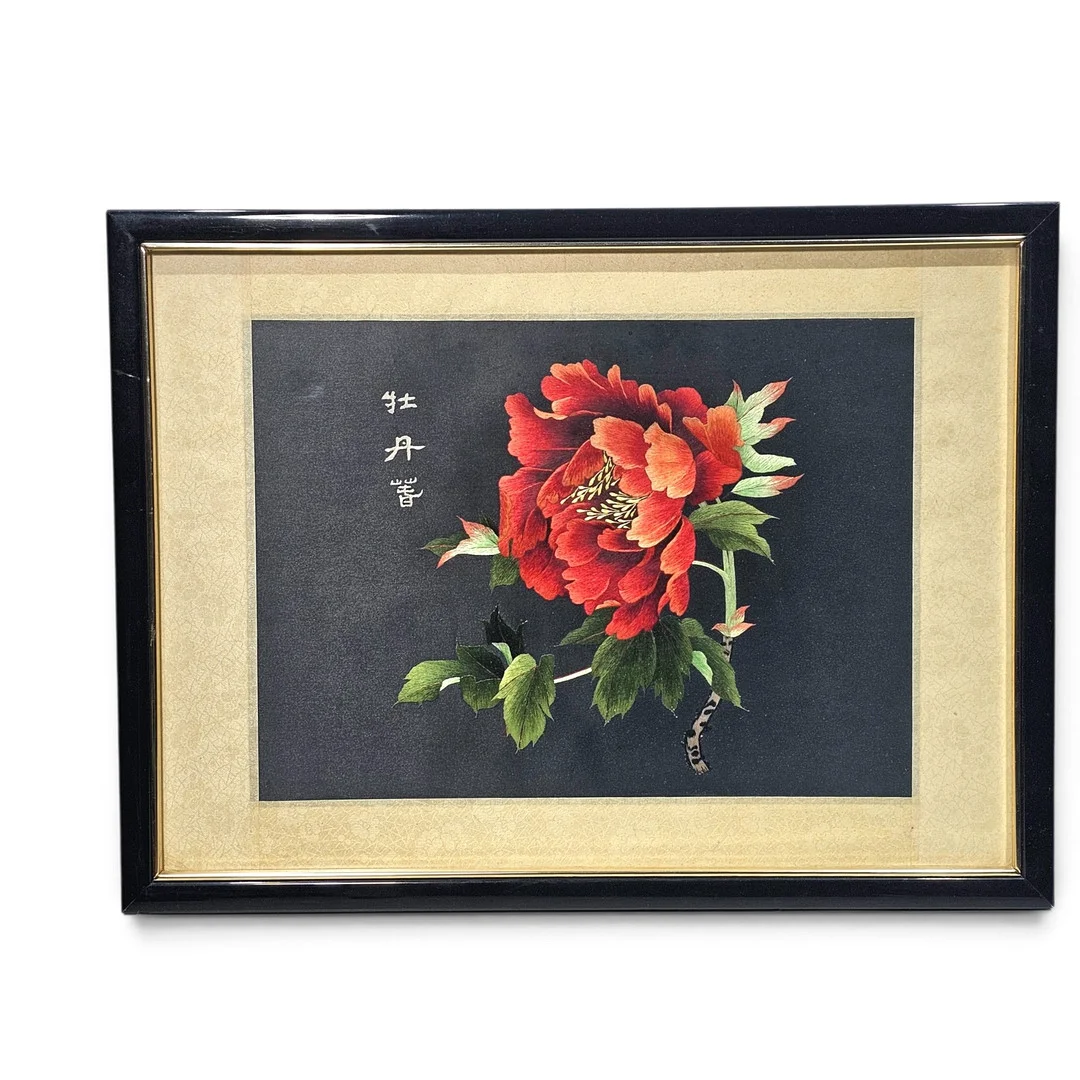 Bordado de rosa oriental sobre papel, con inscripción. — Carpets — Arce Auctions