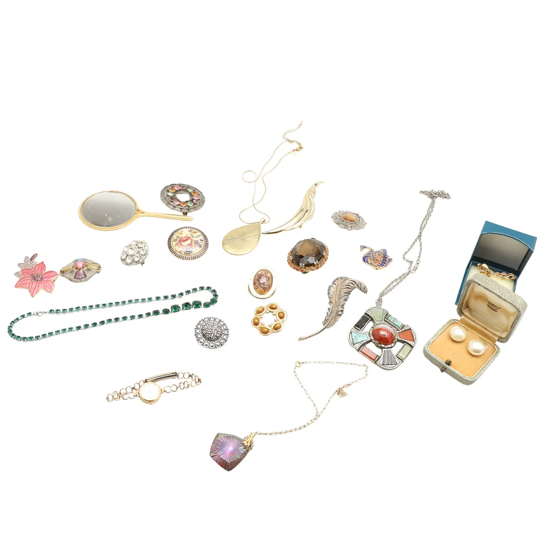 A LADY'S 9CT GOLD WRISTWATCH AND VARIOUS ITEMS OF COSTUME JEWELLERY. — Costume Jewellery — Lawrences Auctioneers