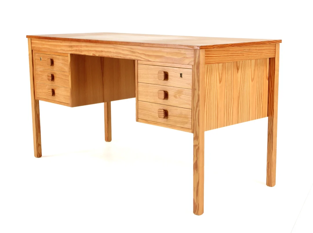 Domino Furniture. Freestanding desk, Oregon pine — Furniture/Office furniture — Lauritz