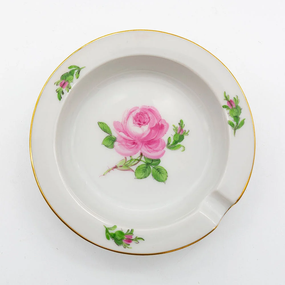 MEISSEN, ASCHENBECHER, “ROTE ROSE“, PORZELLAN, GOLDRAND, HANDMALEREI, 20. JAHRHUNDERT. — European — Kunst- und Auktionshaus Kleinhenz