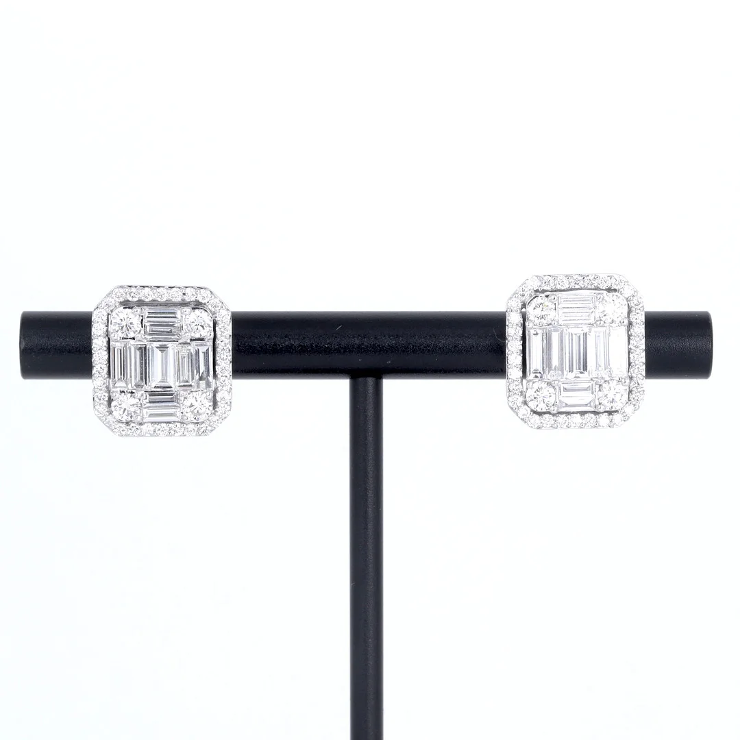 18CT GOLD (2.80CT) DIAMOND STUD. — Earrings — Chalkwell Auctions