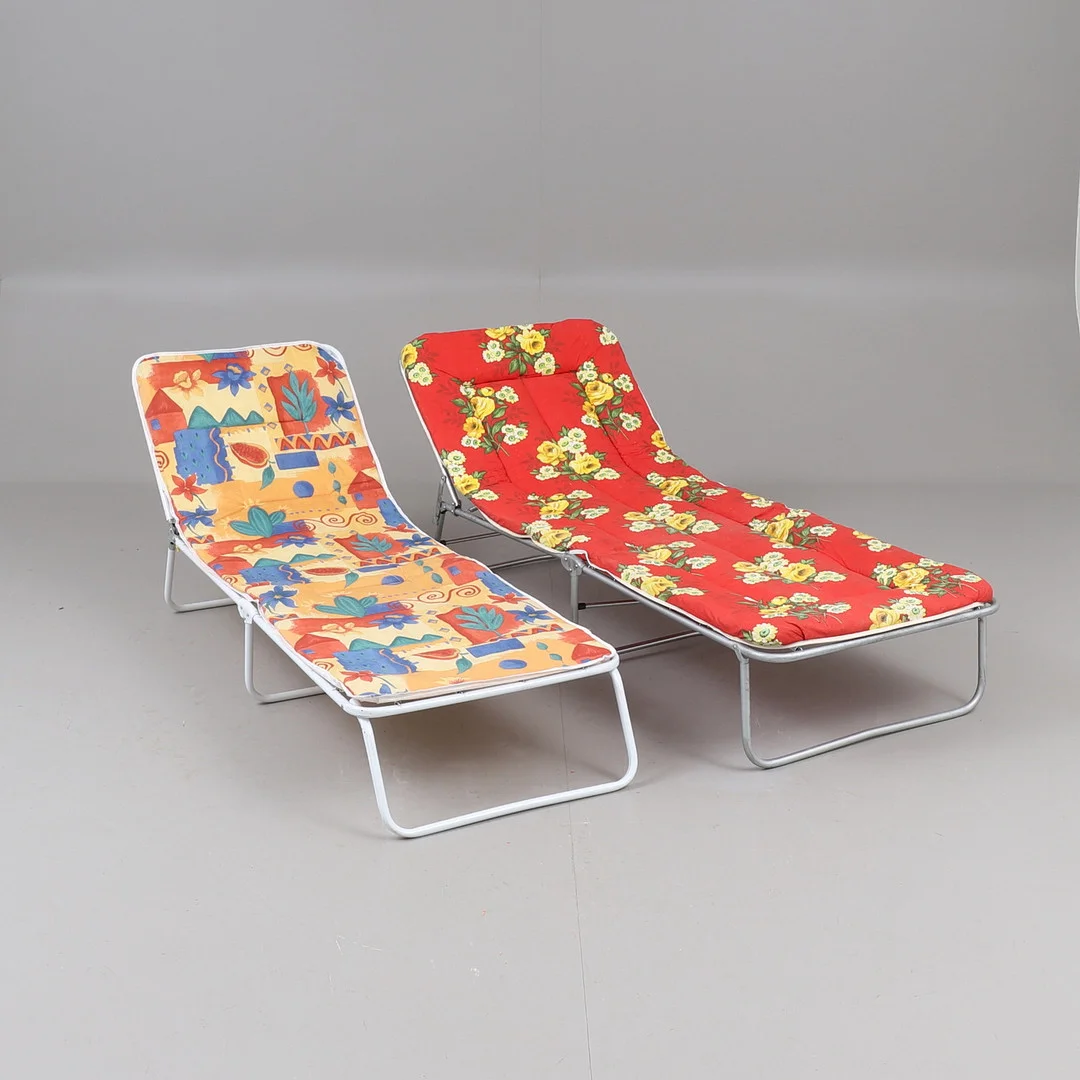 SOLSÄNGAR, 2 stycken, 1970/80-tal. — Garden — RA Auktionsverket Norrköping