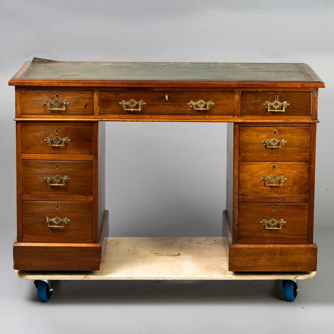 A VICTORIAN WALNUT TWIN PEDESTAL DESK. — Desks — Griffin’s Auctioneers
