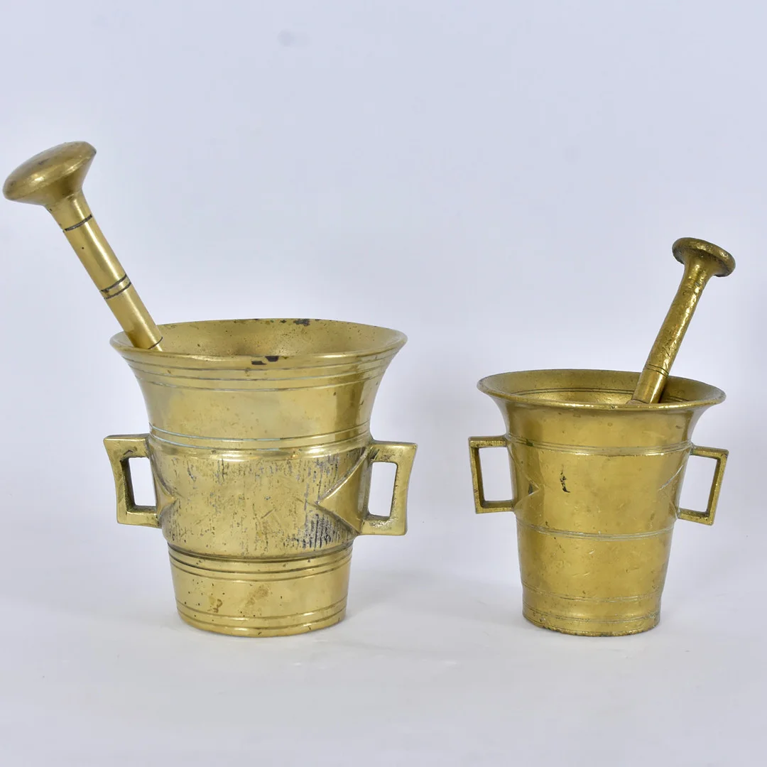 MORTLAR, 2 st, mässing. — Pewter, Brass & Copper — Halmstads Auktionskammare