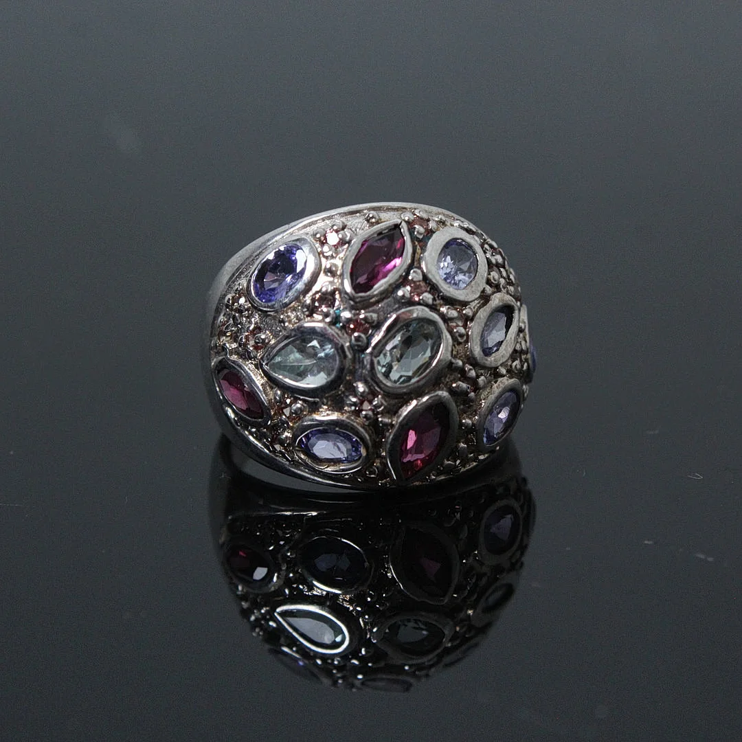 Ring mit Rhodolite, Aquamarin, Saphir und Tansanit, 925er Silber. — Rings — Stockholms Auktionsverk Düsseldorf/Neuss
