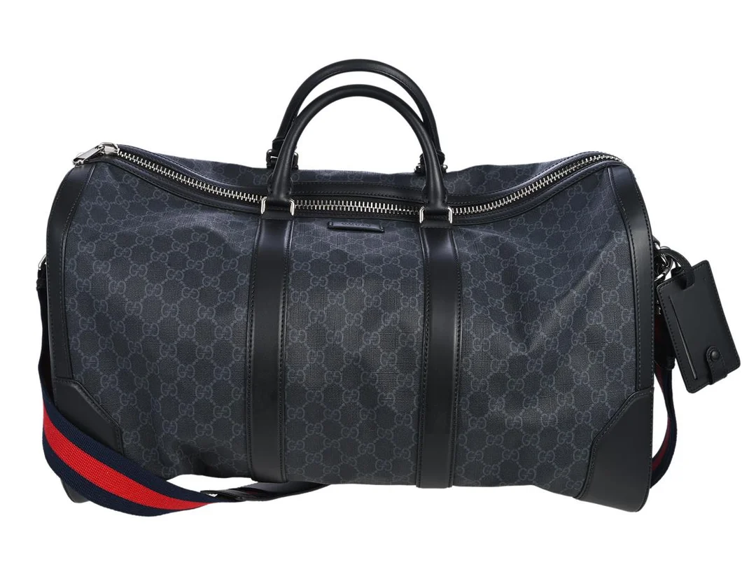 GUCCI, VÄSKA, Large Boston Duffle Bag, GG Supreme canvas, silverfärgade beslag, 50x29x27 cm, web röd/blå avtagbar axelrem, originalkvitto från 2022, clochette, hänglås och nycklar, dustbag. Excellent Condition. — Accessoarer/Väskor — Kaplans