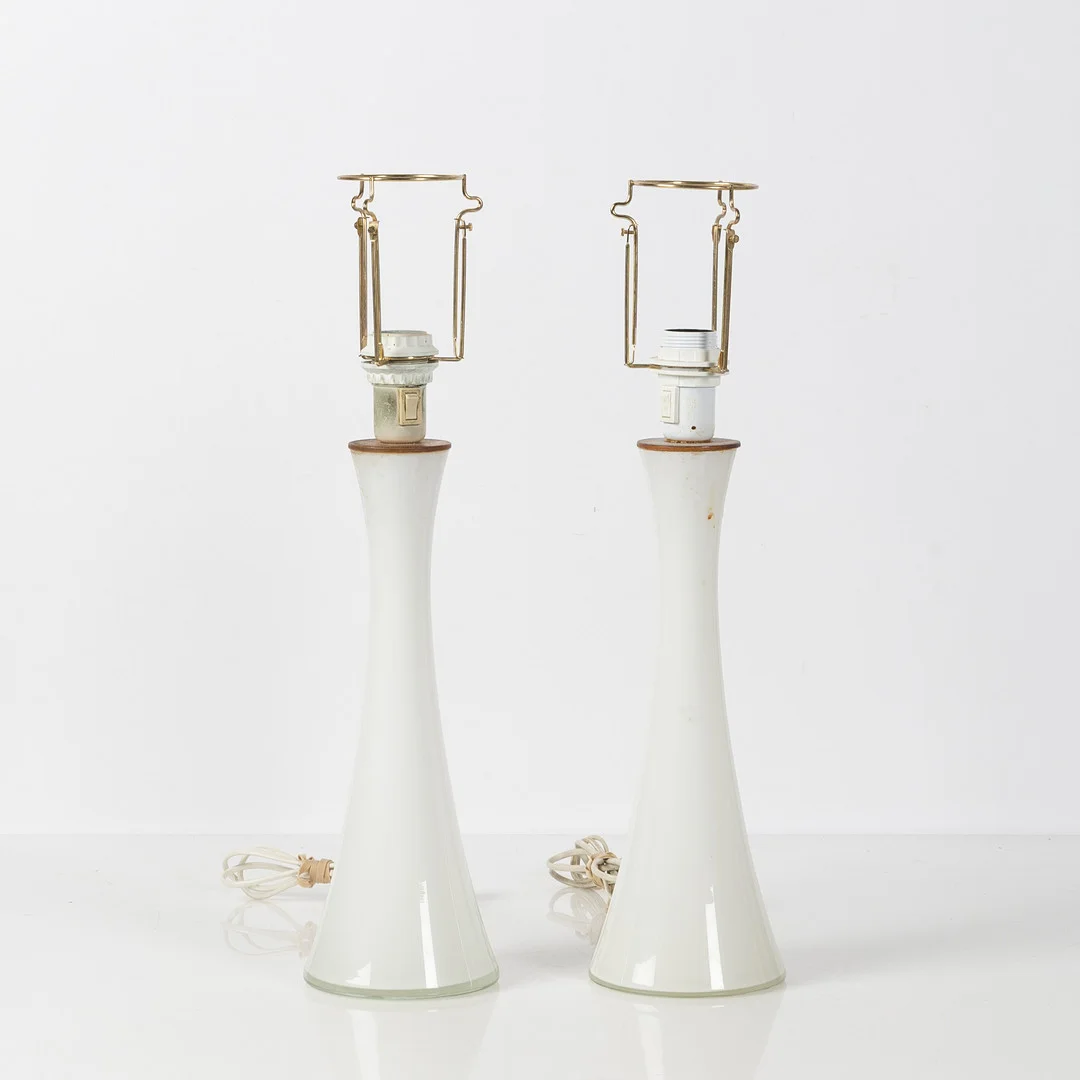 BERNT NORDSTEDT. Bordslampor, ett par, "B-015", Bergboms, glas samt trä. — Table Lamps — Stockholms Auktionsverk Helsingborg