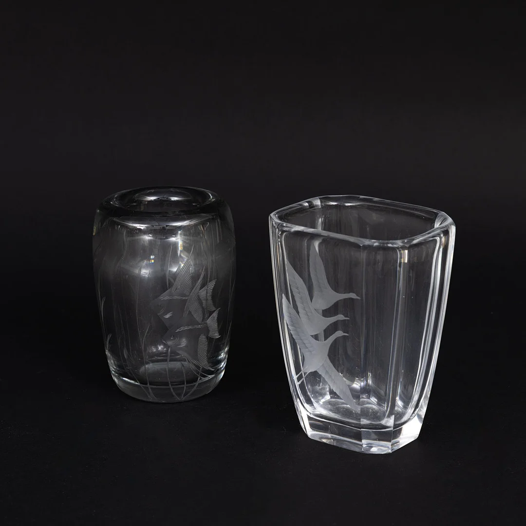 VASER, 2 st, Glasklar, Dekor, Signerad, Orrefors. — Art glass — Garpenhus Auktioner