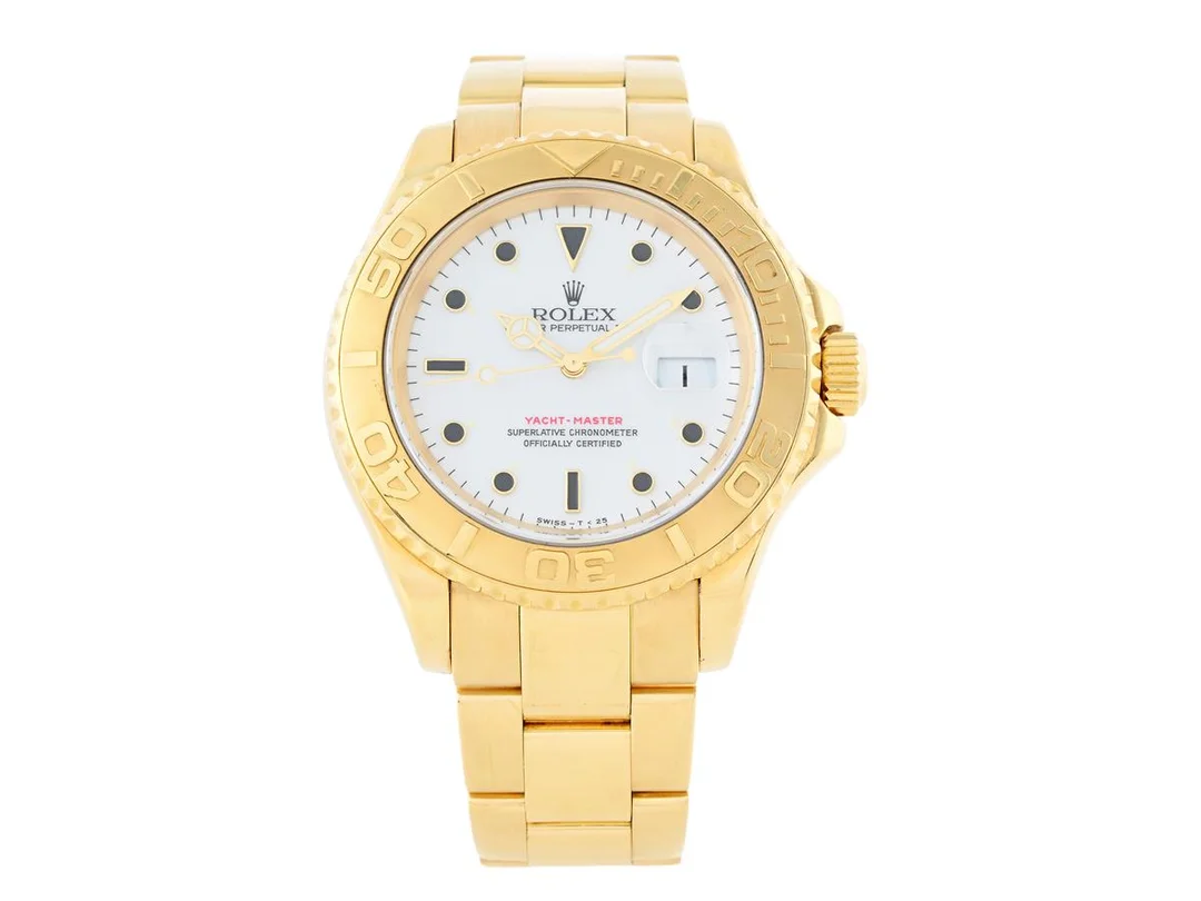 ROLEX, Oyster Perpetual Date, Yacht-Master (Swiss-T<25), Chronometer, Ref nr. 16628 B, Serie nr. U864171, Cal 3135, Verk nr. 7935897, Boett nr. 16620, herrur, 40 mm, 18K guld, automatisk, safirglas, datum, utbytta visare (Luminova), defekt (går ej, akut servicebehov), Oysterlocklänk, viklås, Ref nr. 78768B-U9/108, längd 180 mm, totalvikt 167,2 gram, ca 1998, box (skadad), ytterkartong. — Klockor/Rolex — Kaplans