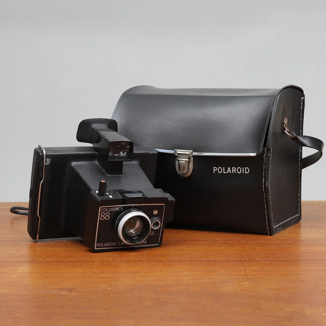 POLAROIDKAMERA, Colorpack 88 Land Camera, 1970-tal. — Cameras & accessories — Gomér & Andersson Norrköping