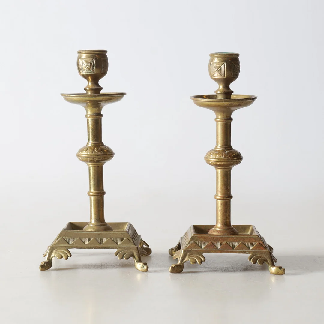 LJUSSTAKAR, ett par, mässing, 1900-tal. — Candlesticks — Gomér & Andersson Nyköping