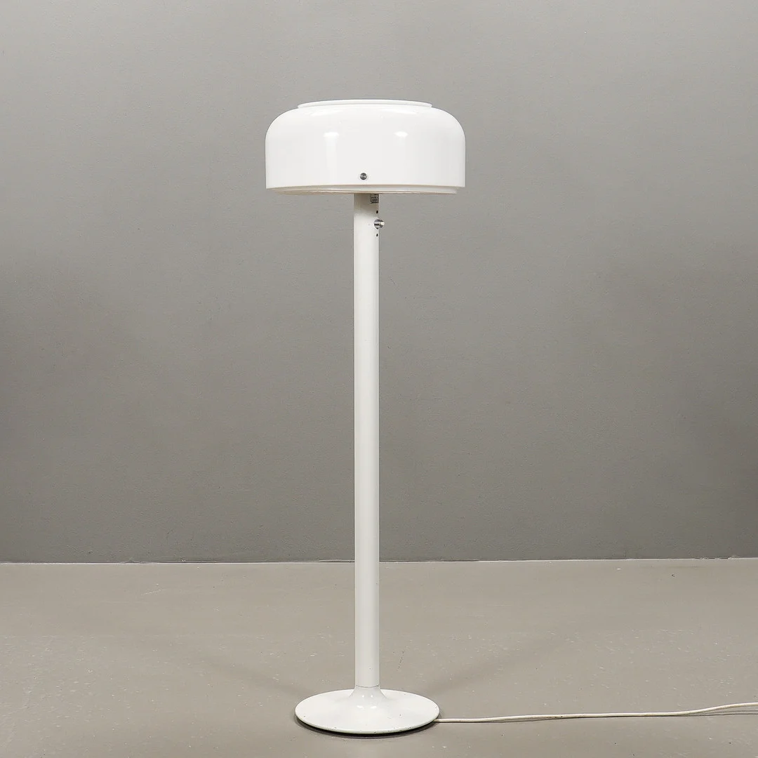ANDERS PEHRSON. Golvlampa, "Knubbling", Ateljé Lyktan Åhus. — Floor lights — Karlstad Hammarö Auktionsverk