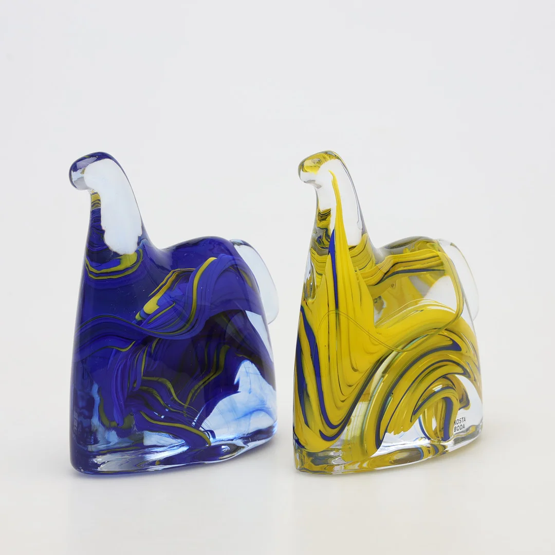 ANNA EHRNER. FIGURINER, 1 par, glas, "Swedish horse", Kosta Boda. — Art glass — Borås Auktionshall