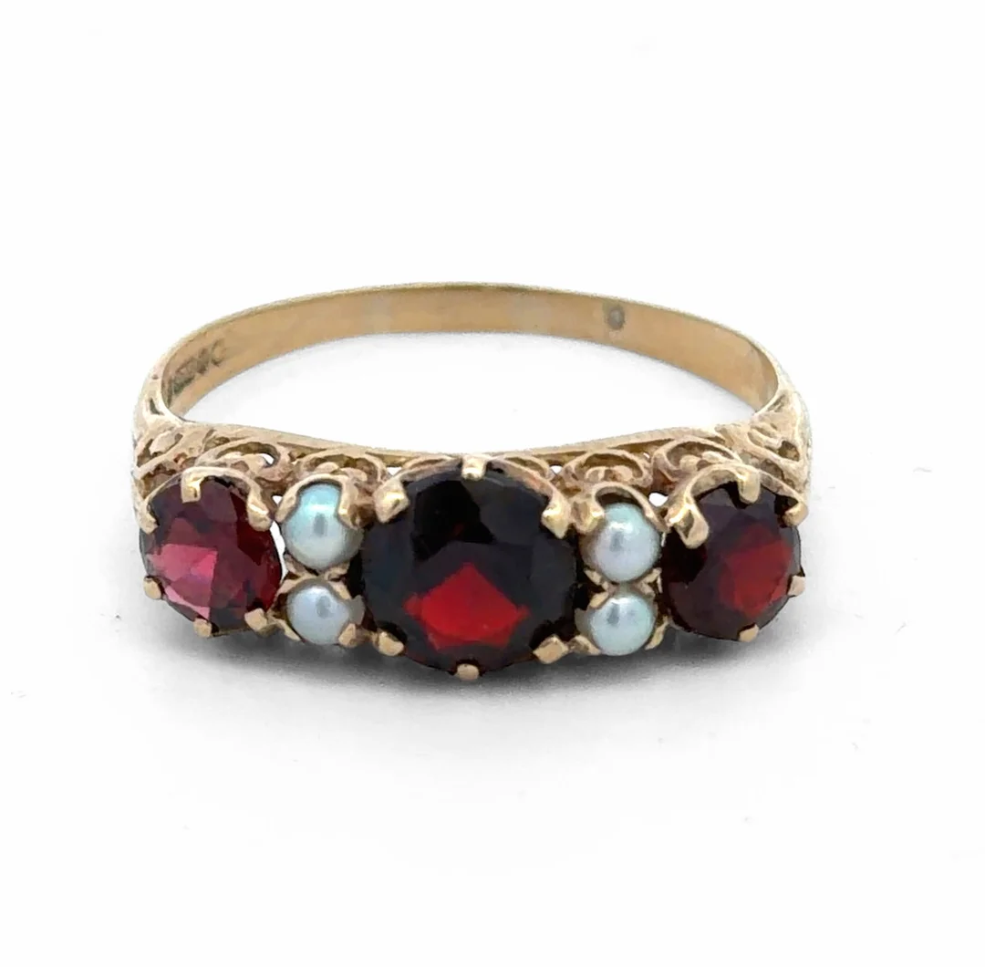 A GARNET AND PEARL RING. — Rings — Griffin’s Auctioneers