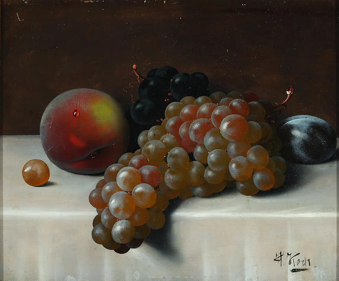 A still life with grapes, peach and a plum. Signed H. Koch. Oil on cardboard. 20×25 cm. — Paintings — Bruun Rasmussen