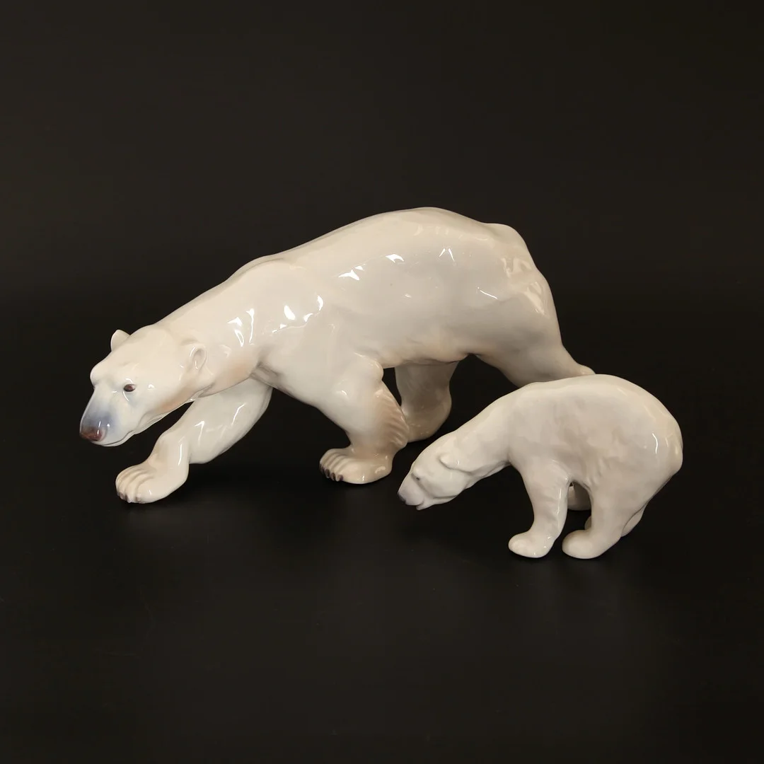 FIGURINER, 2 st isbjörnar, Royal Copenhagen samt Bing & Grøndahl, Danmark. — European — Auktionsverket Engelholm